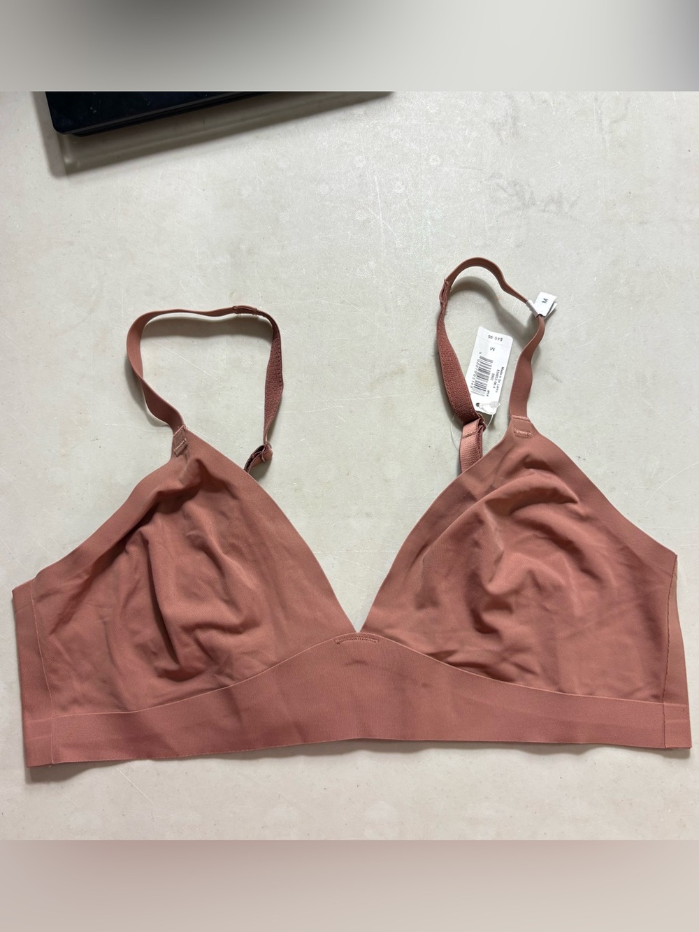 Gap Body No-Show Bralette Medium Wireless Adjustable Straps Lightweight Comfort